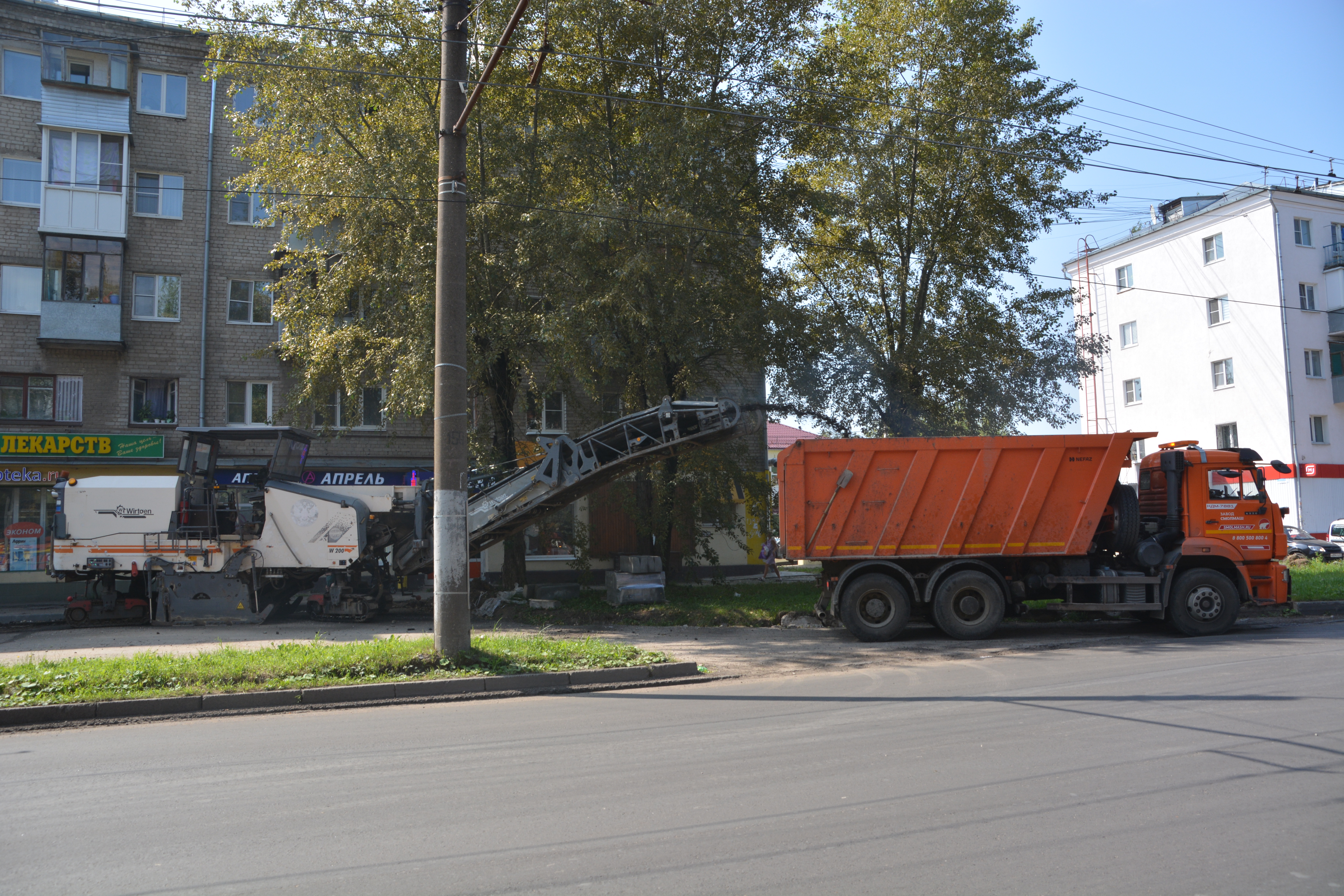 Продолжается ремонт  дороги по улице  Велижской.