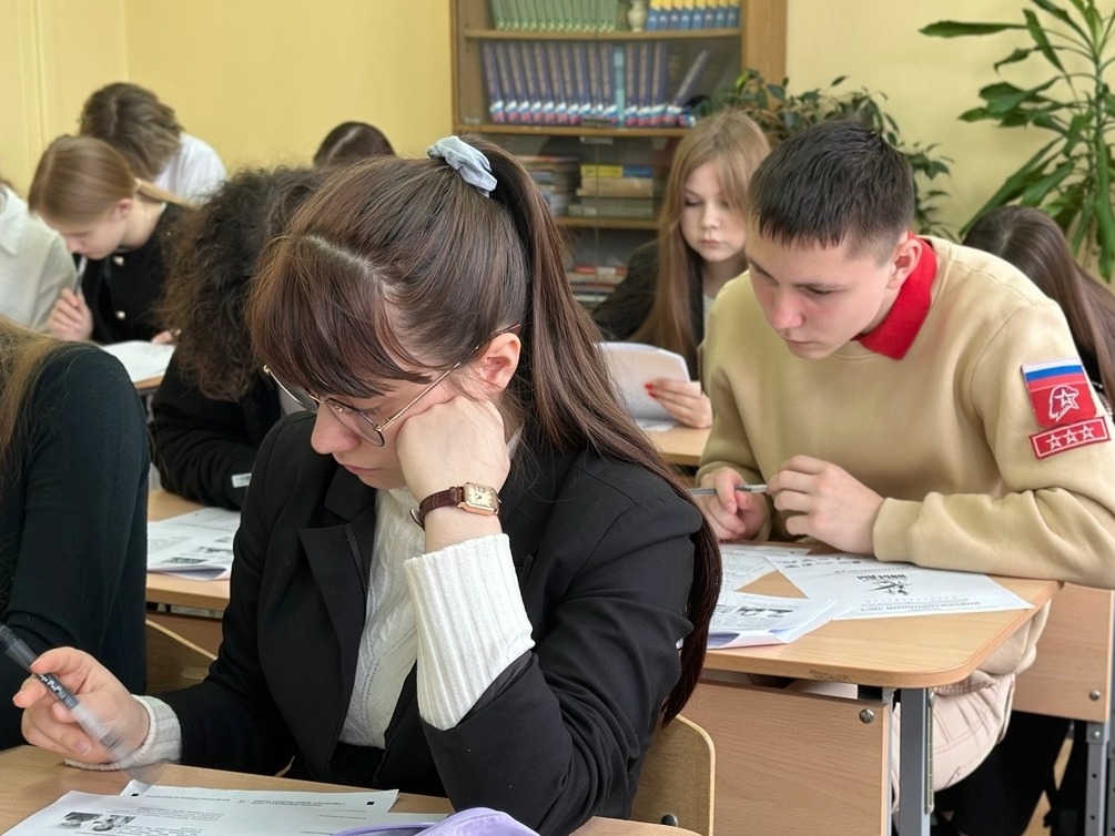 В акции «Диктант Победы» приняли участие более 2500 ивановских школьников.