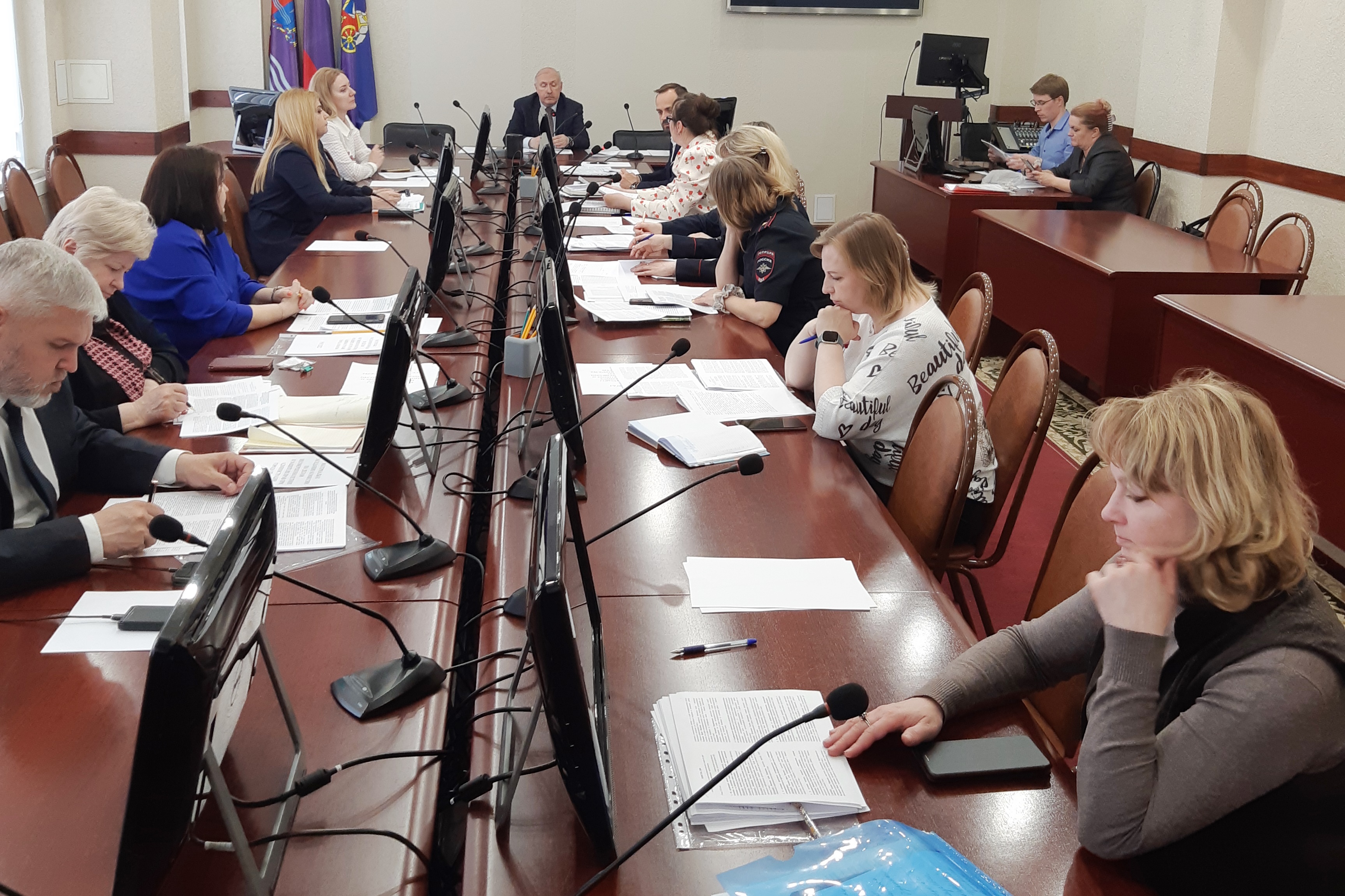 В мэрии прошло заседание комиссии по делам несовершеннолетних и защите их прав по Фрунзенскому району города Иванова.