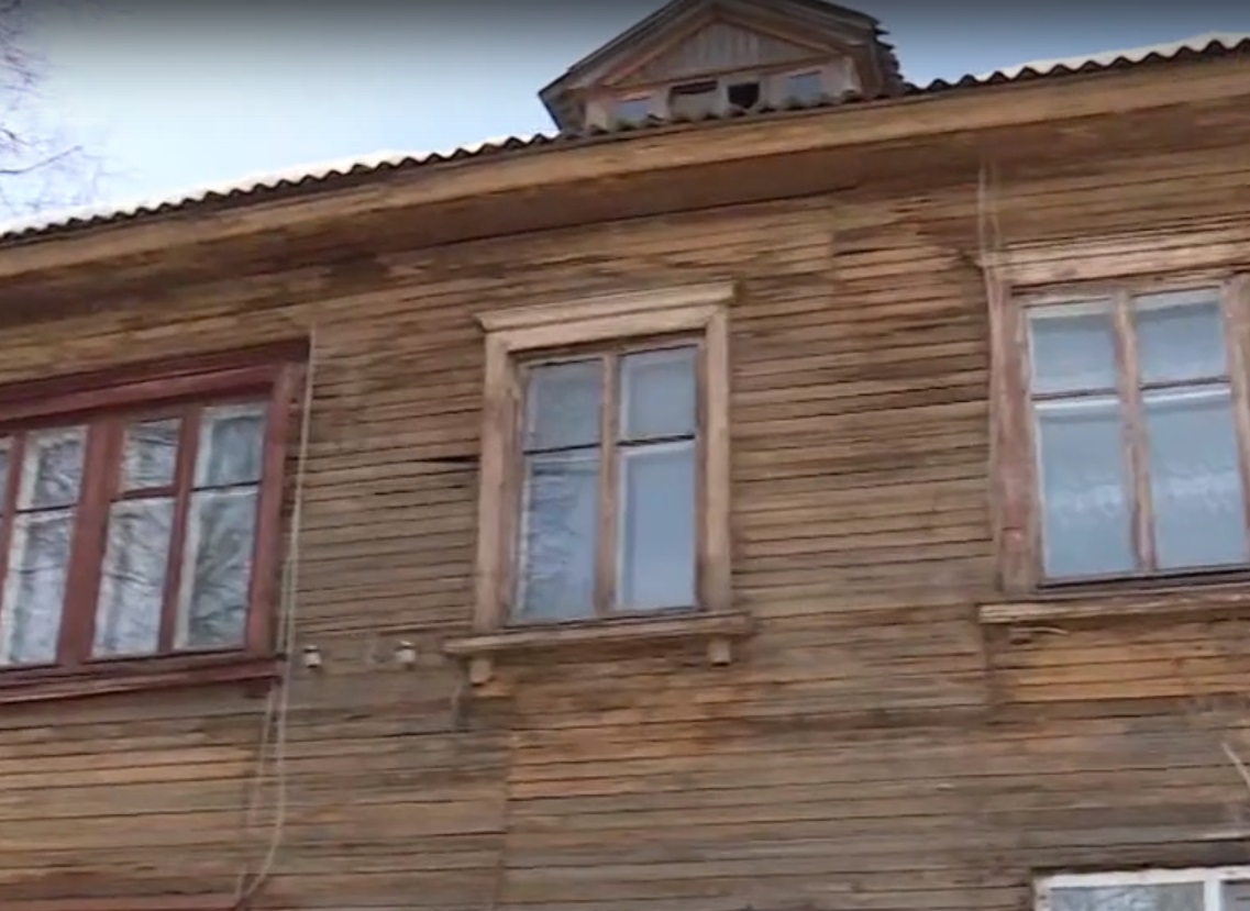 Межведомственная комиссия назначила экспертизу по состоянию дома № 80 на улице Карьерная.