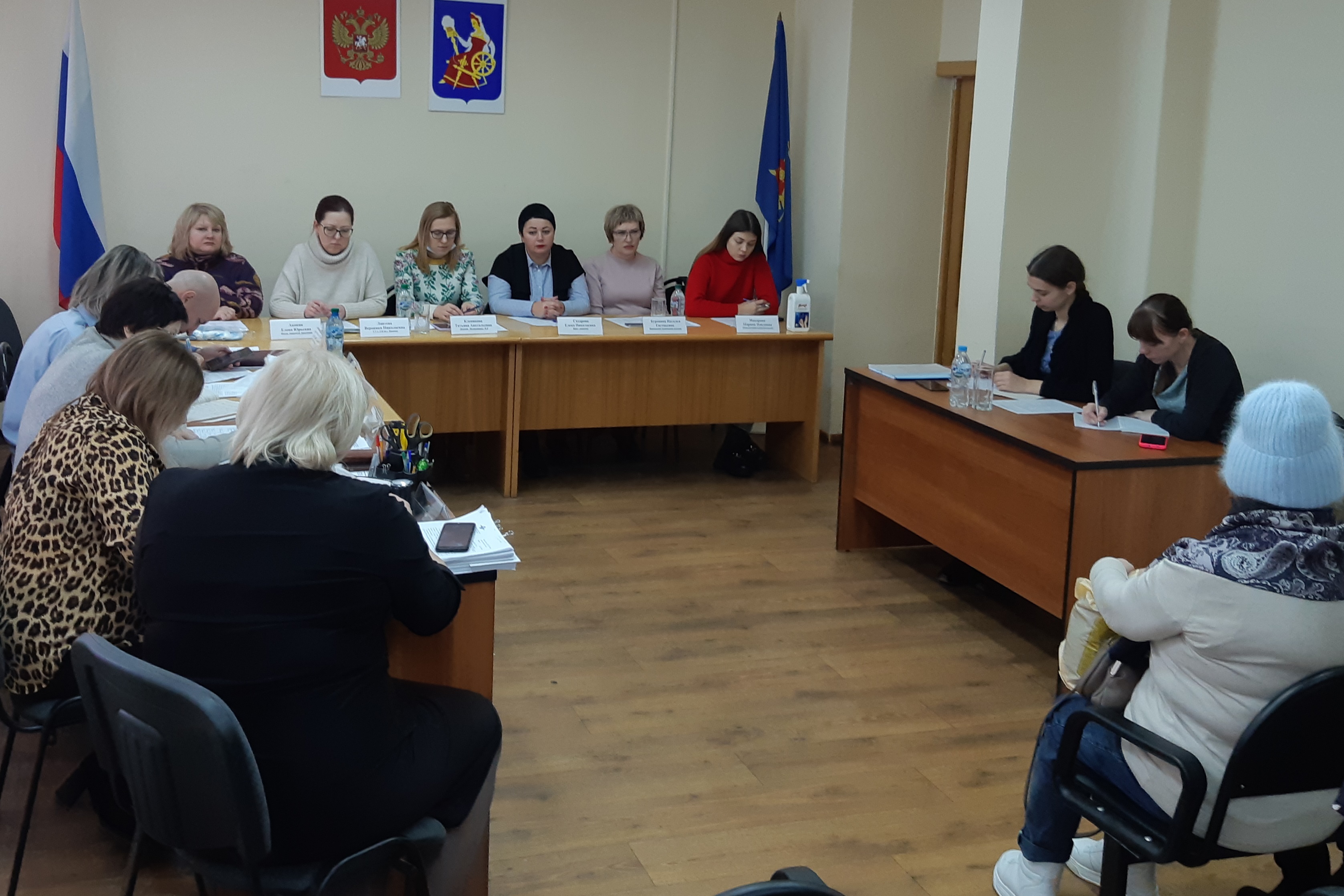В мэрии состоялось плановое заседание комиссии по делам несовершеннолетних и защите их прав по Советскому району.