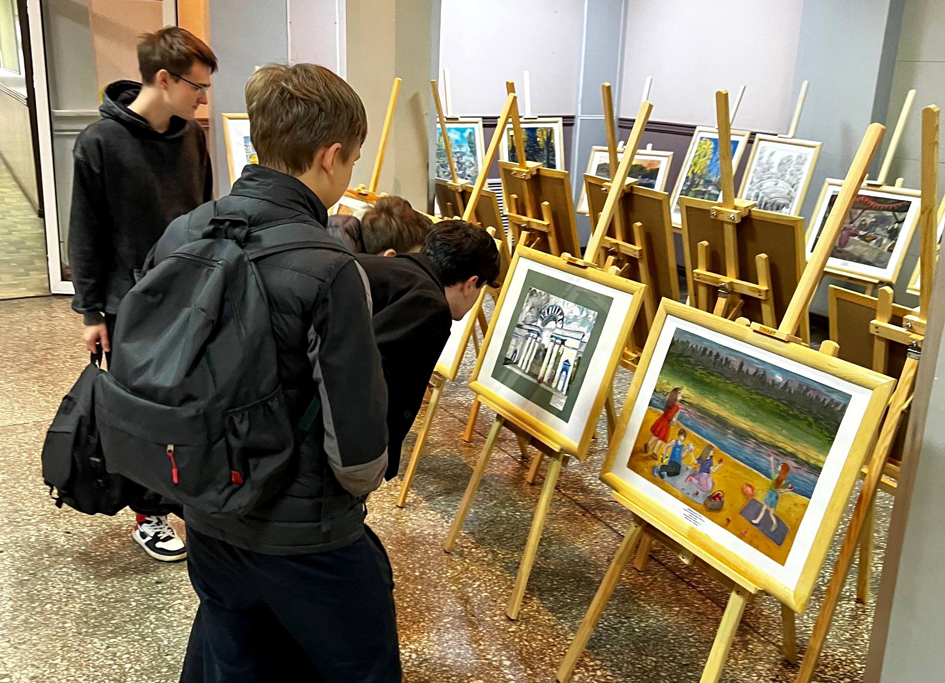 К 100-летию парка им. В.Я. Степанова юные художники написали картины.