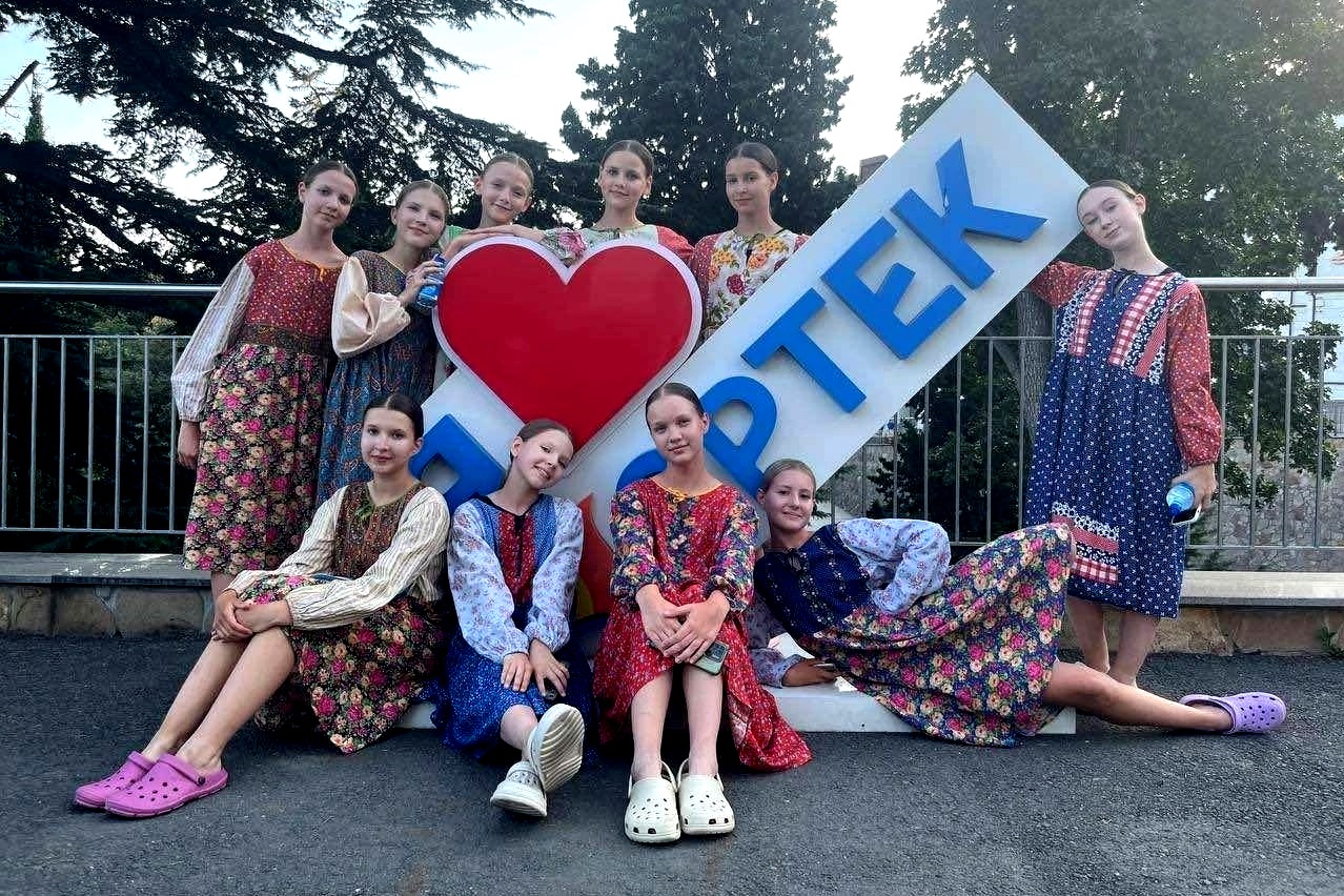 Воспитанники ивановской школы-студии "Возрождение" продемонстрировали свои таланты ребятам из "Артека".