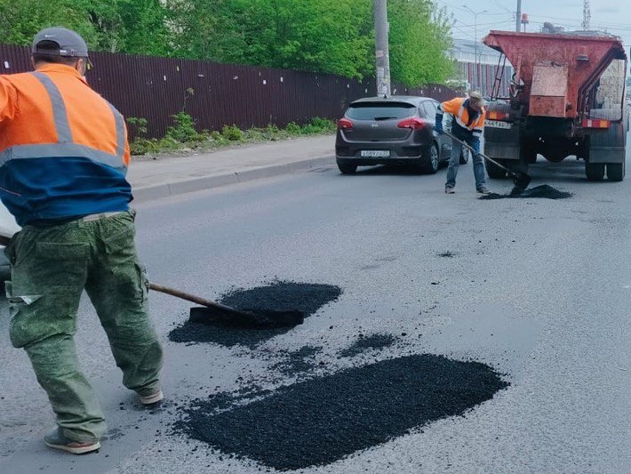 Ямочный ремонт запланирован на улицах Богдана Хмельницкого, Большая Воробьевская, Велижская и Багаева.