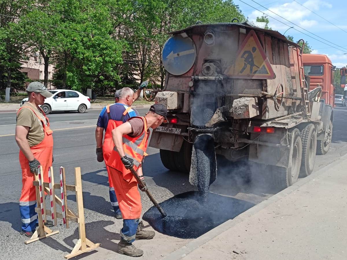 Ямочный ремонт дорог запланирован на проспекте Ленина, улицах Палехская, Смирнова и перекрестке улиц Рыбинская и Шошина.