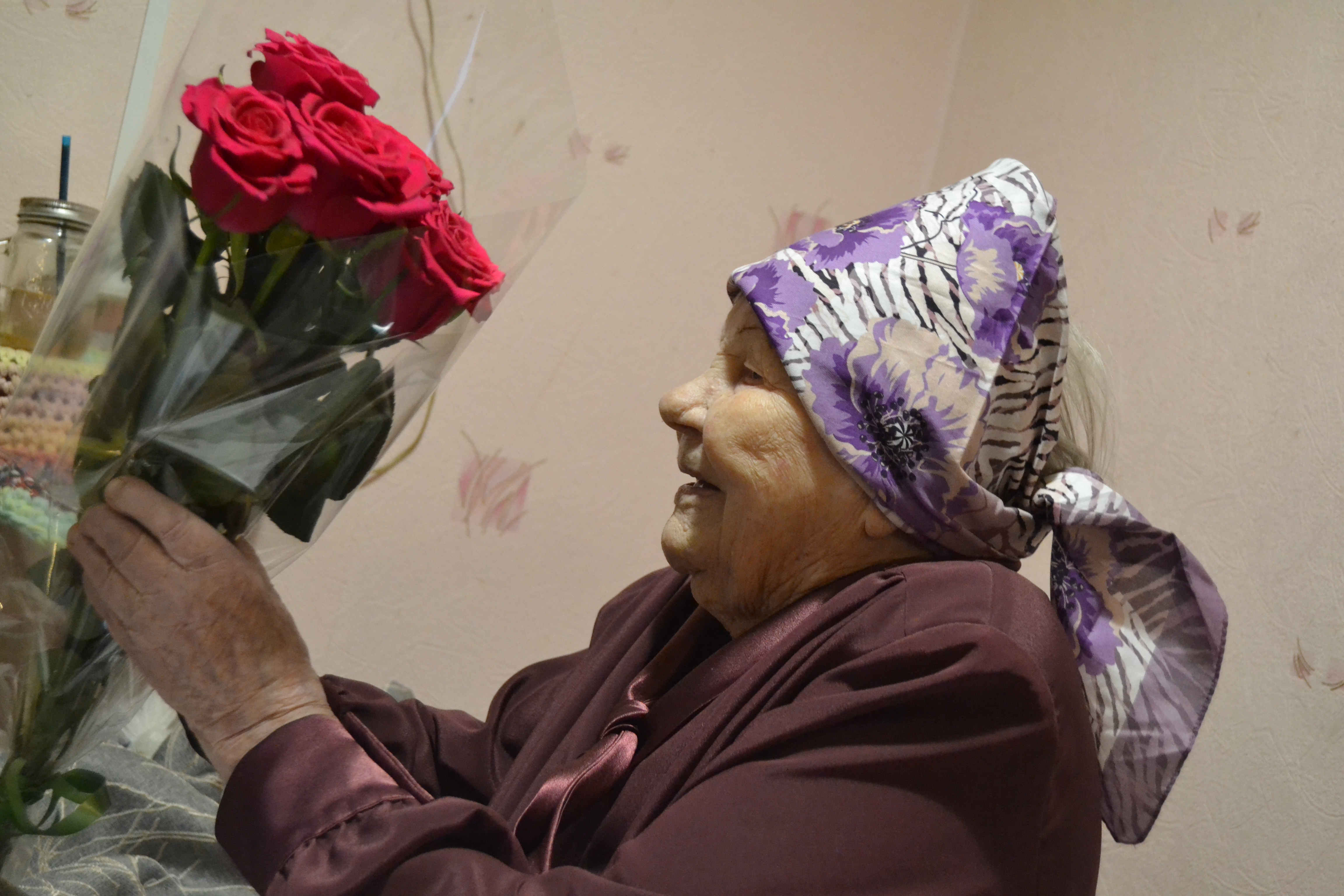 В Иванове поздравление со 100-летним юбилеем принимает Гладышева Нина Андреевна.