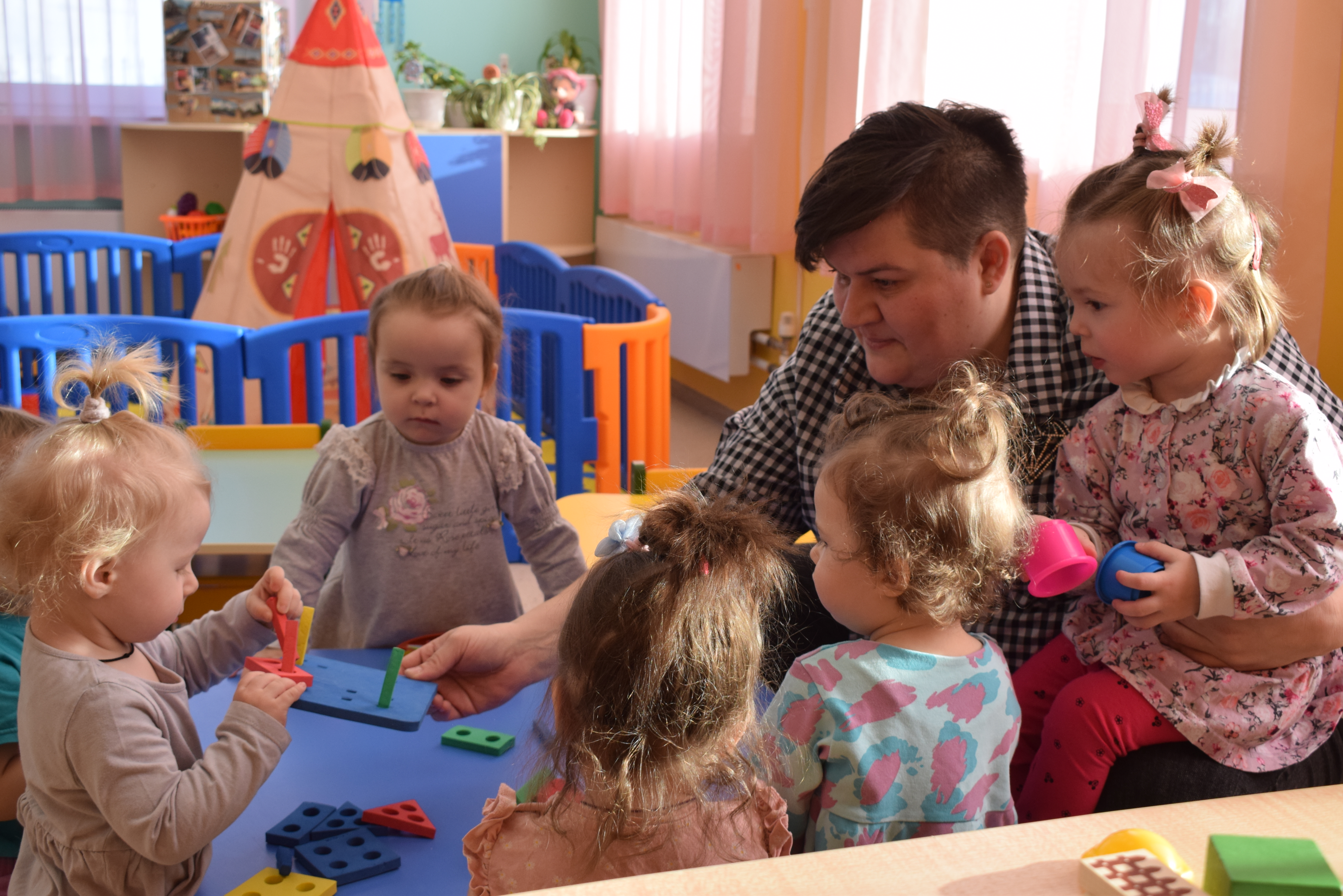 В детских садах областного центра продолжается реализация проекта яслей для малышей раннего возраста.