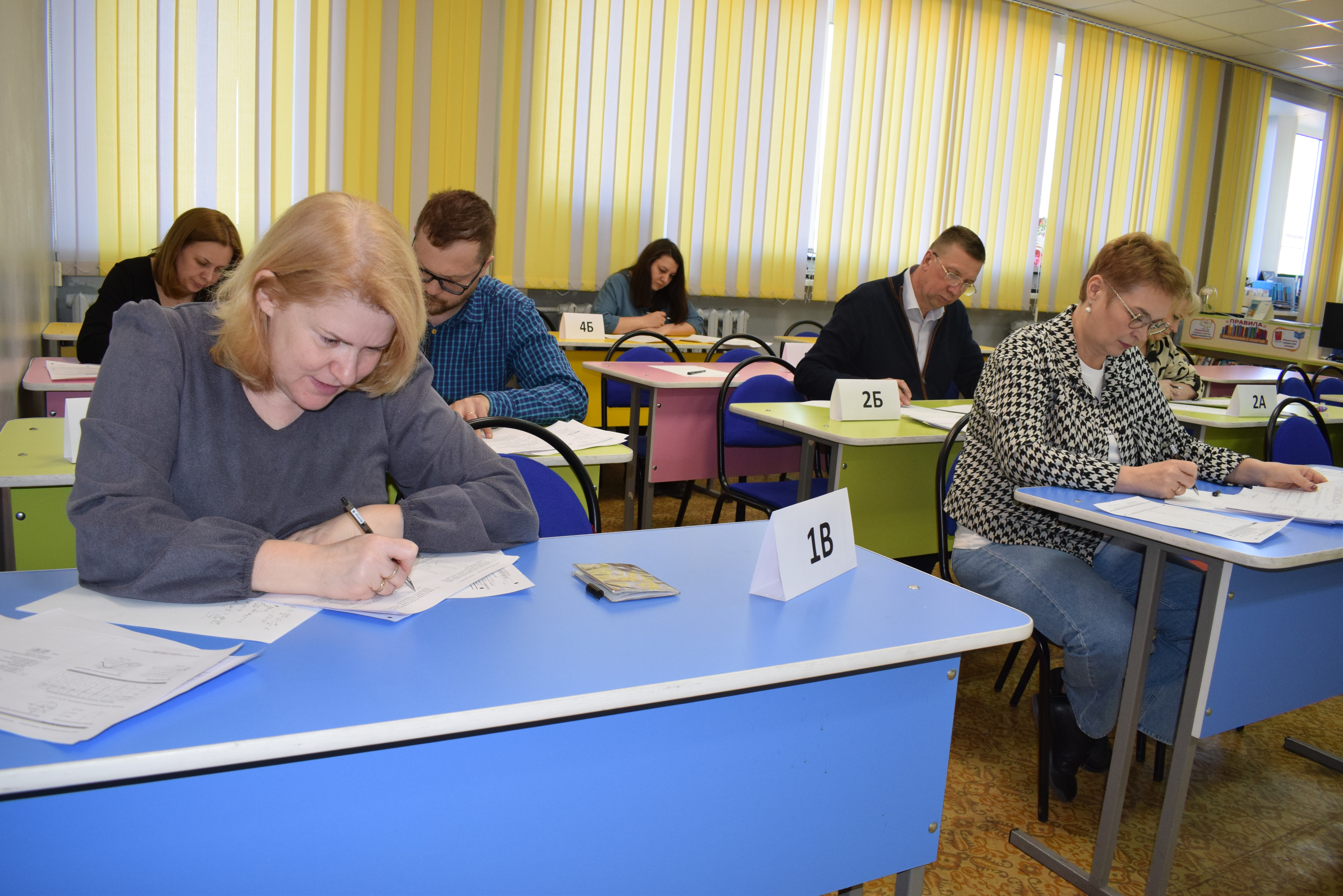 В Иванове родители школьников написали ЕГЭ по математике.