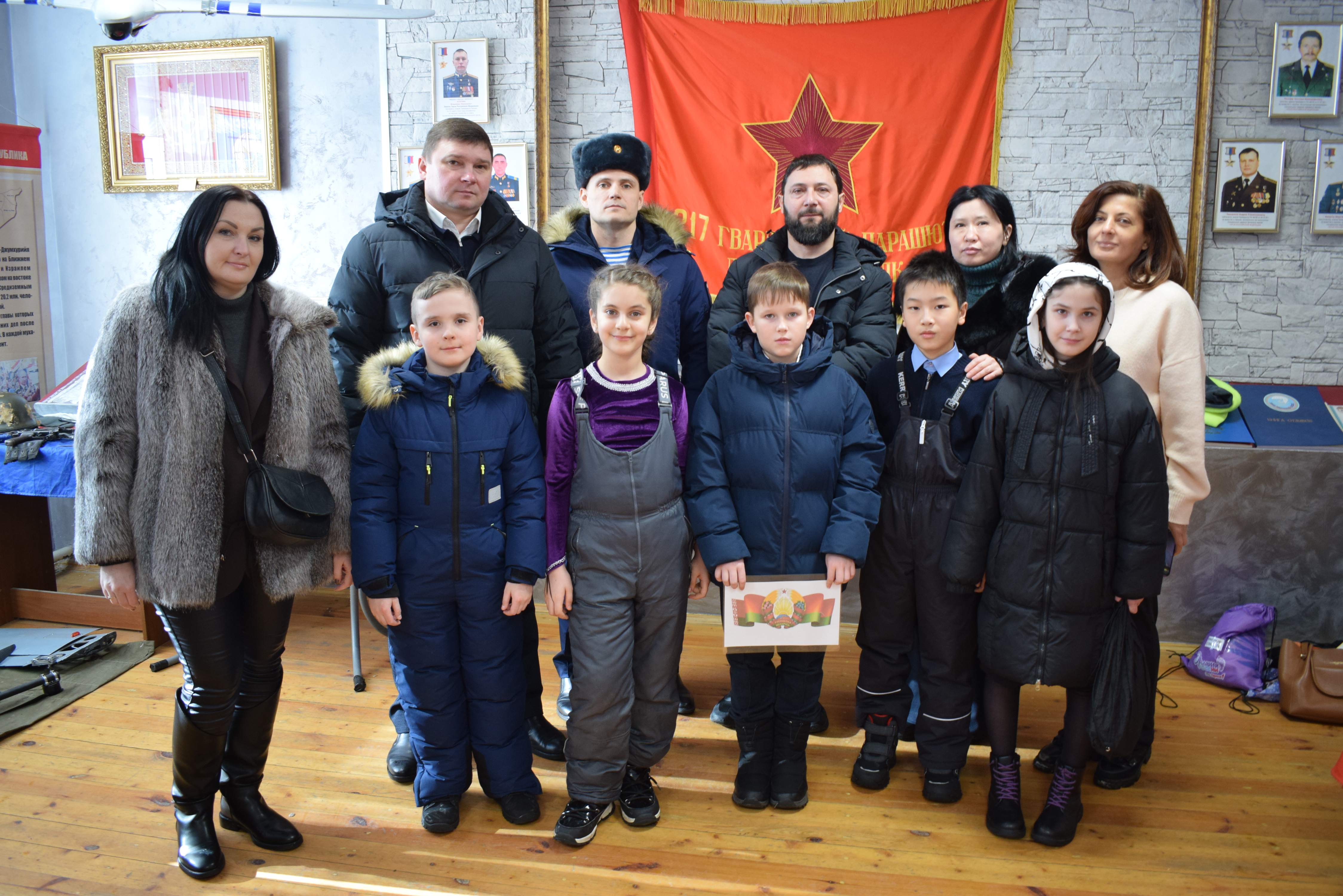 Максим Комиссаров передал военнослужащим поздравления с 23 февраля от детей.