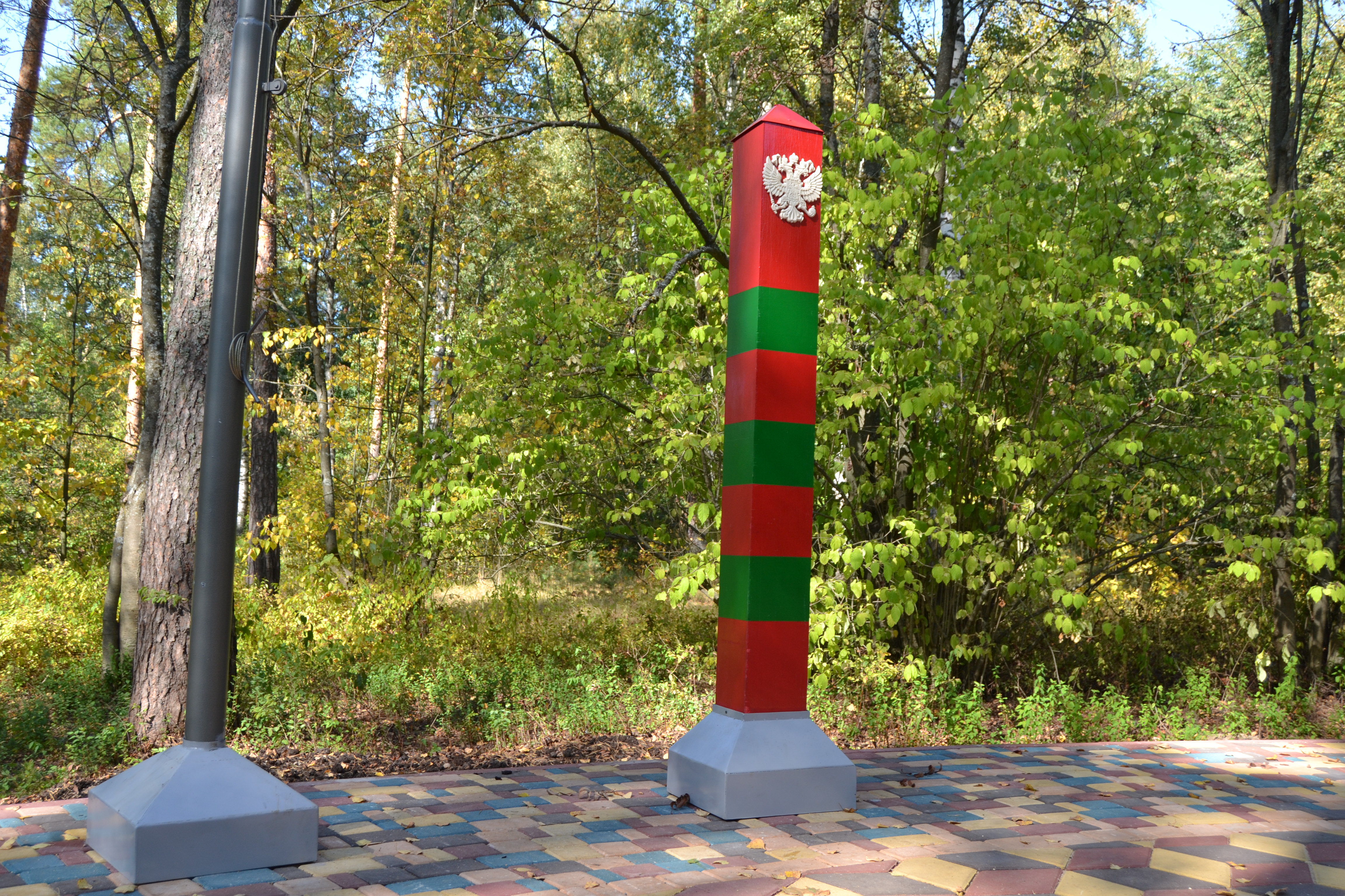 В парке Степанова установили пограничный столб.