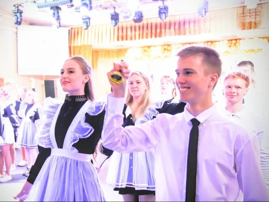В школах Иванова звенят «последние звонки».