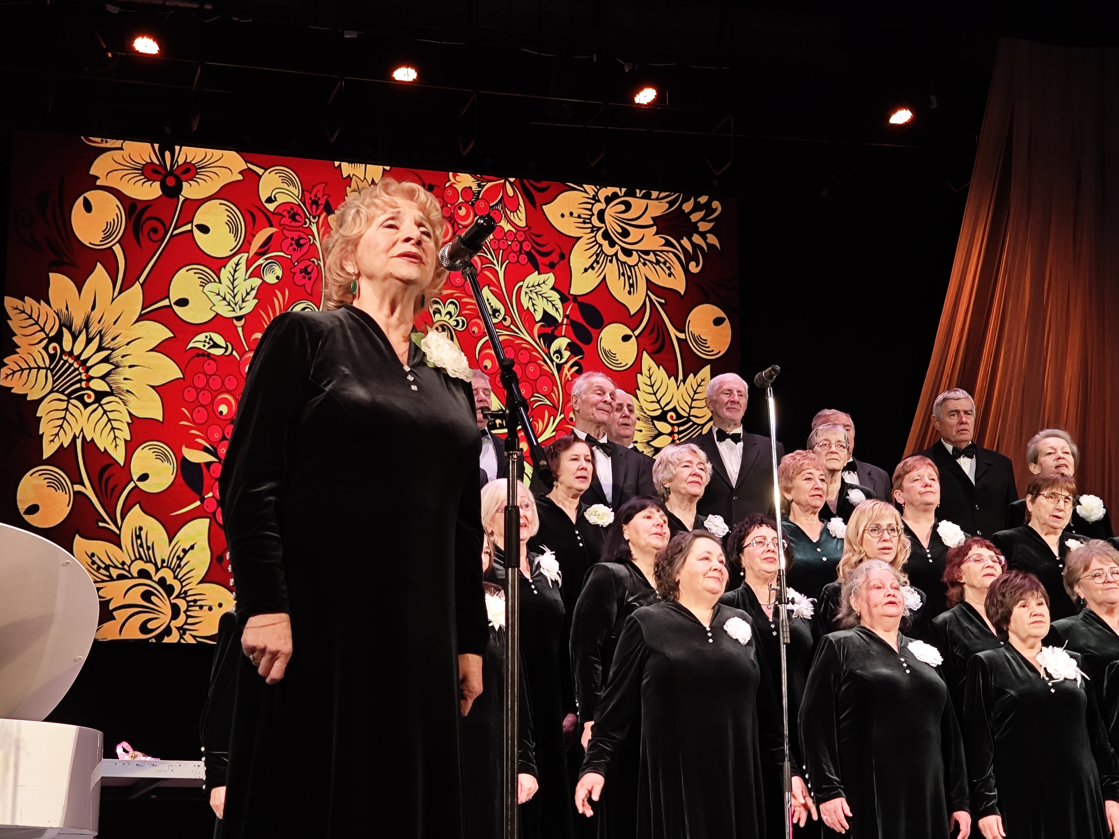 Хор ветеранов Центра культуры и отдыха отметил 75-летие.