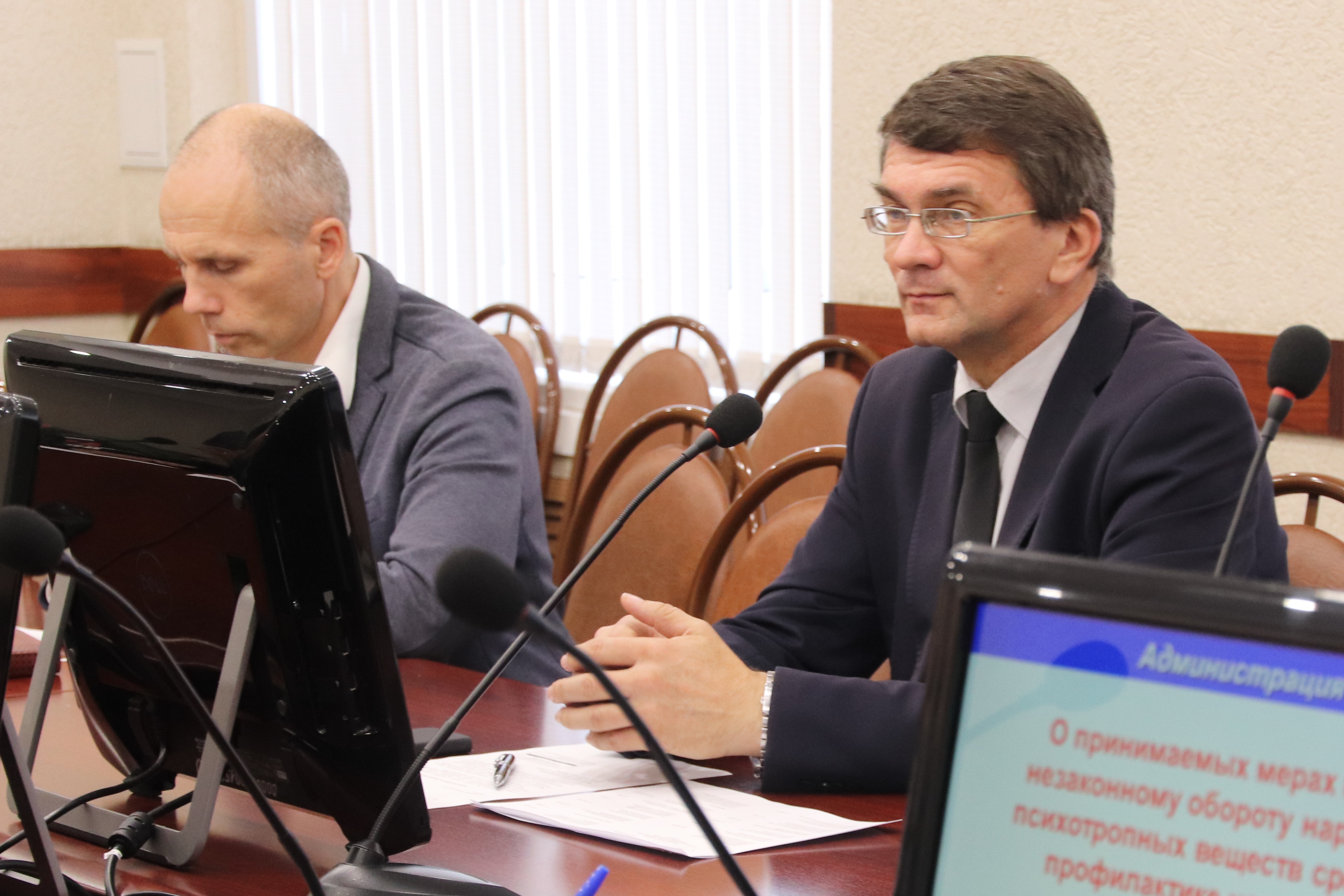 В мэрии прошло заседание комиссии по делам несовершеннолетних и защите их прав по Фрунзенскому району.