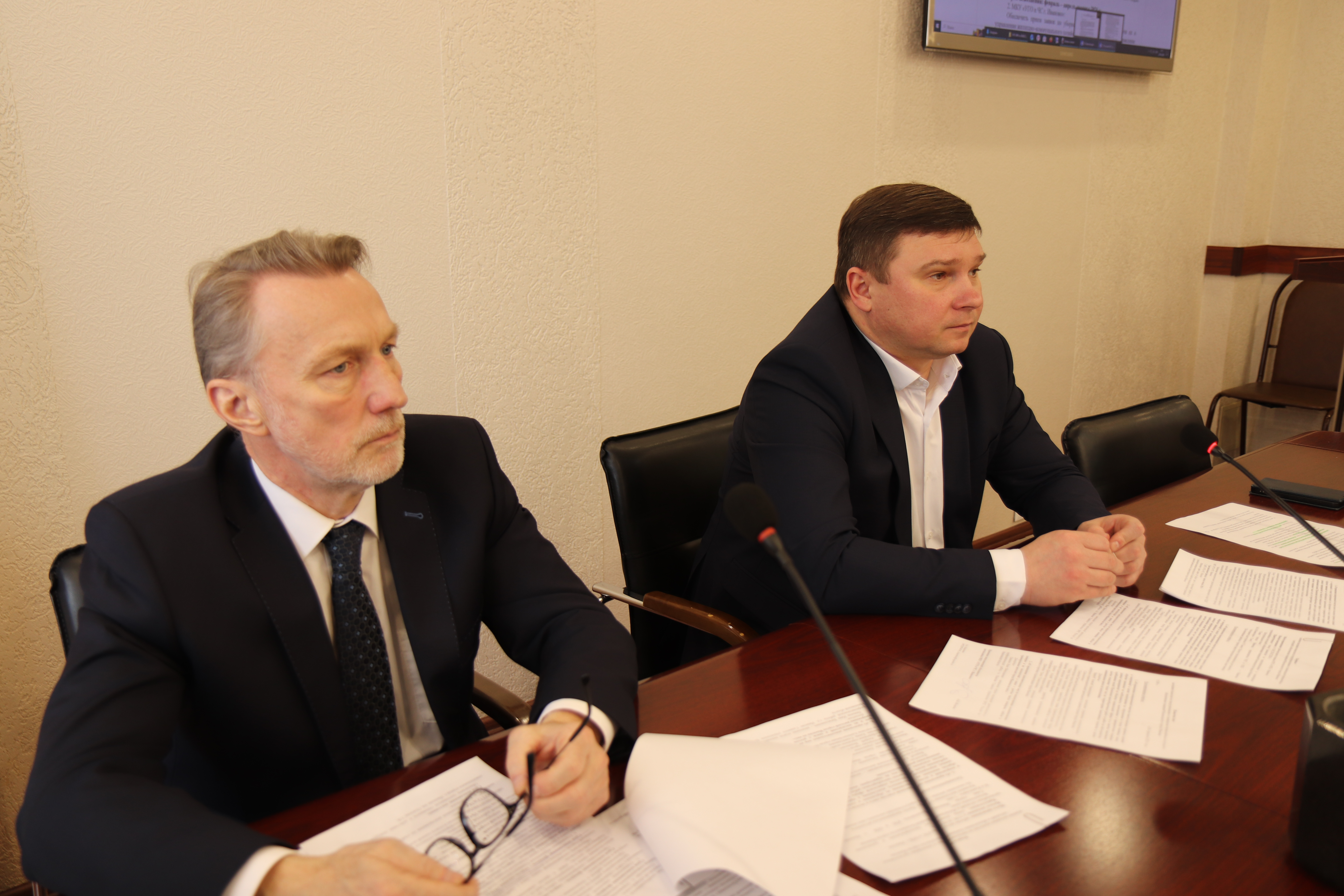 Максим Комиссаров провел заседание комиссии по чрезвычайным ситуациям.