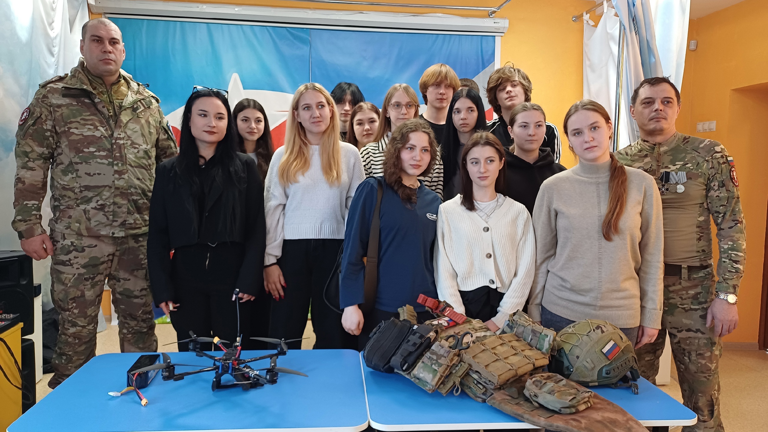 В городской модельной библиотеке прошла встреча школьников с участниками СВО.