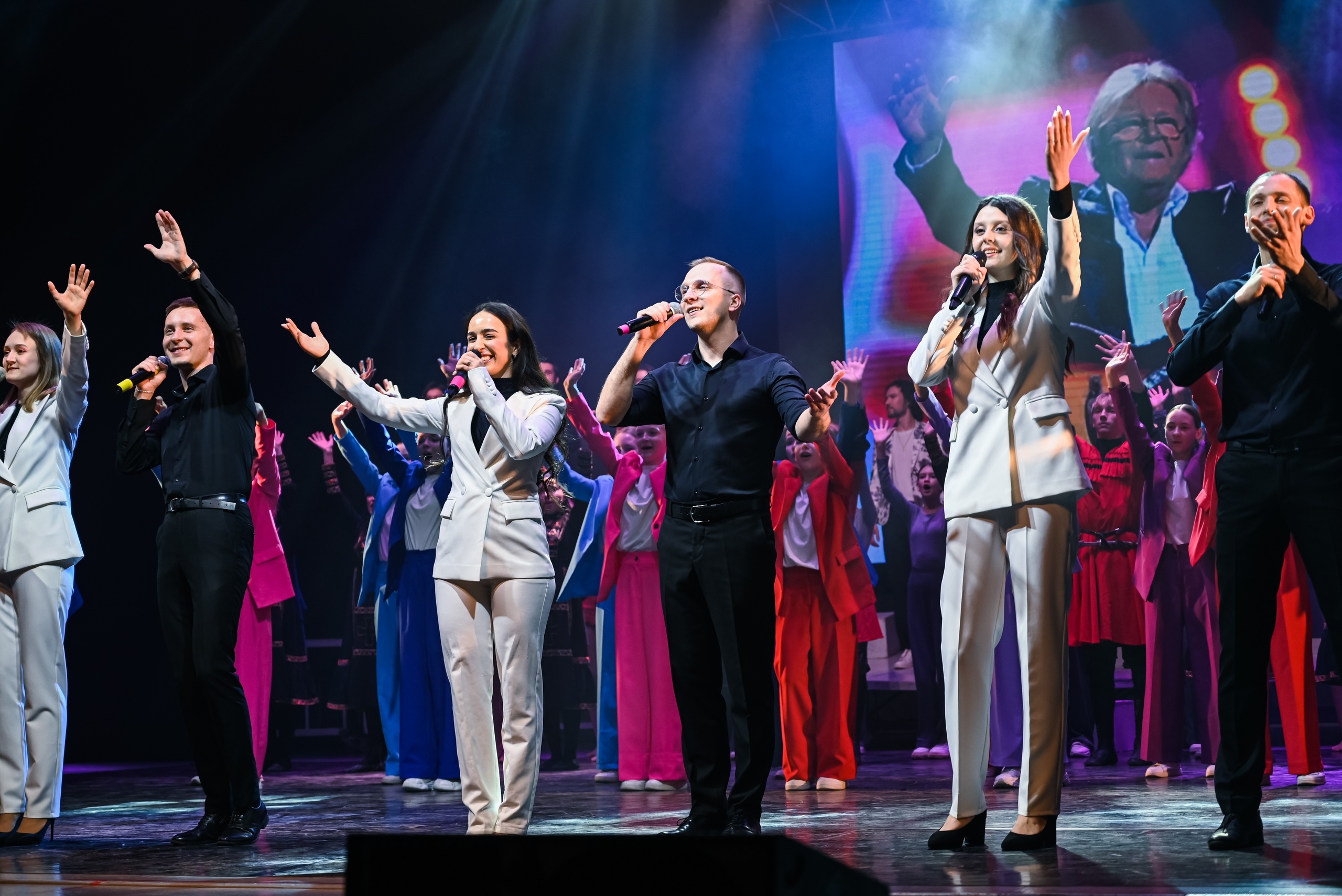 Открыт набор в студию эстрадного пения «Вокализ».