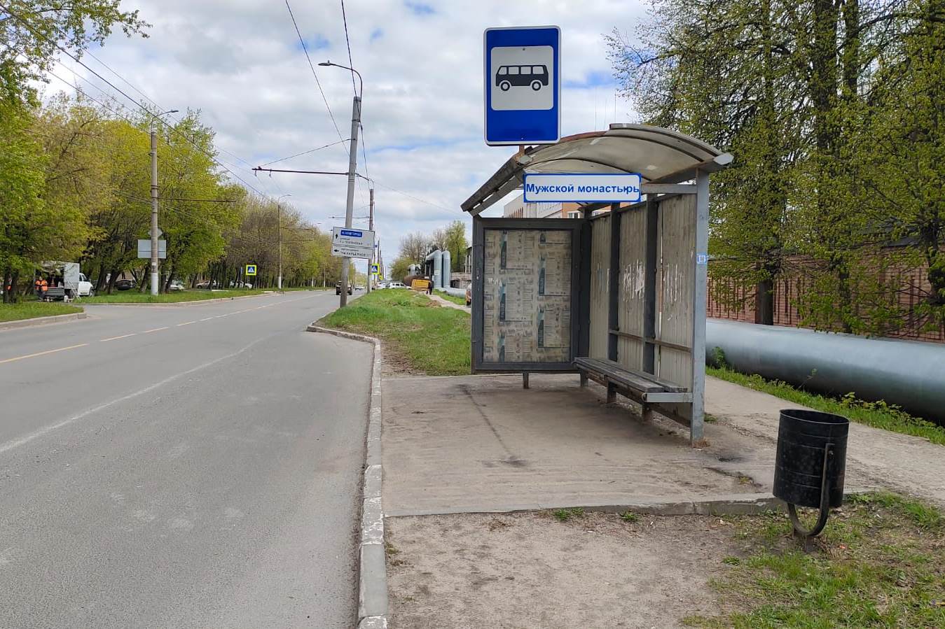 В Иванове начали очищать остановочные павильоны от несанкционированных информационных материалов.
