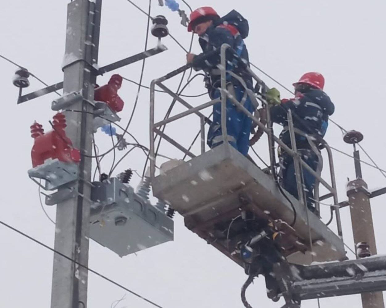 Энергетики «Ивэнерго» оперативно восстановили электроснабжение потребителей, проживающих в Минееве и Глинищиве.