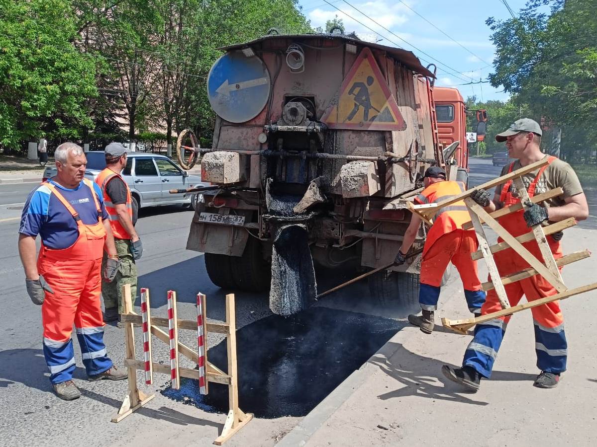 Ямочный ремонт 11 июня будет идти на улицах Ташкентская, Некрасова, Велижская и Ивановская.