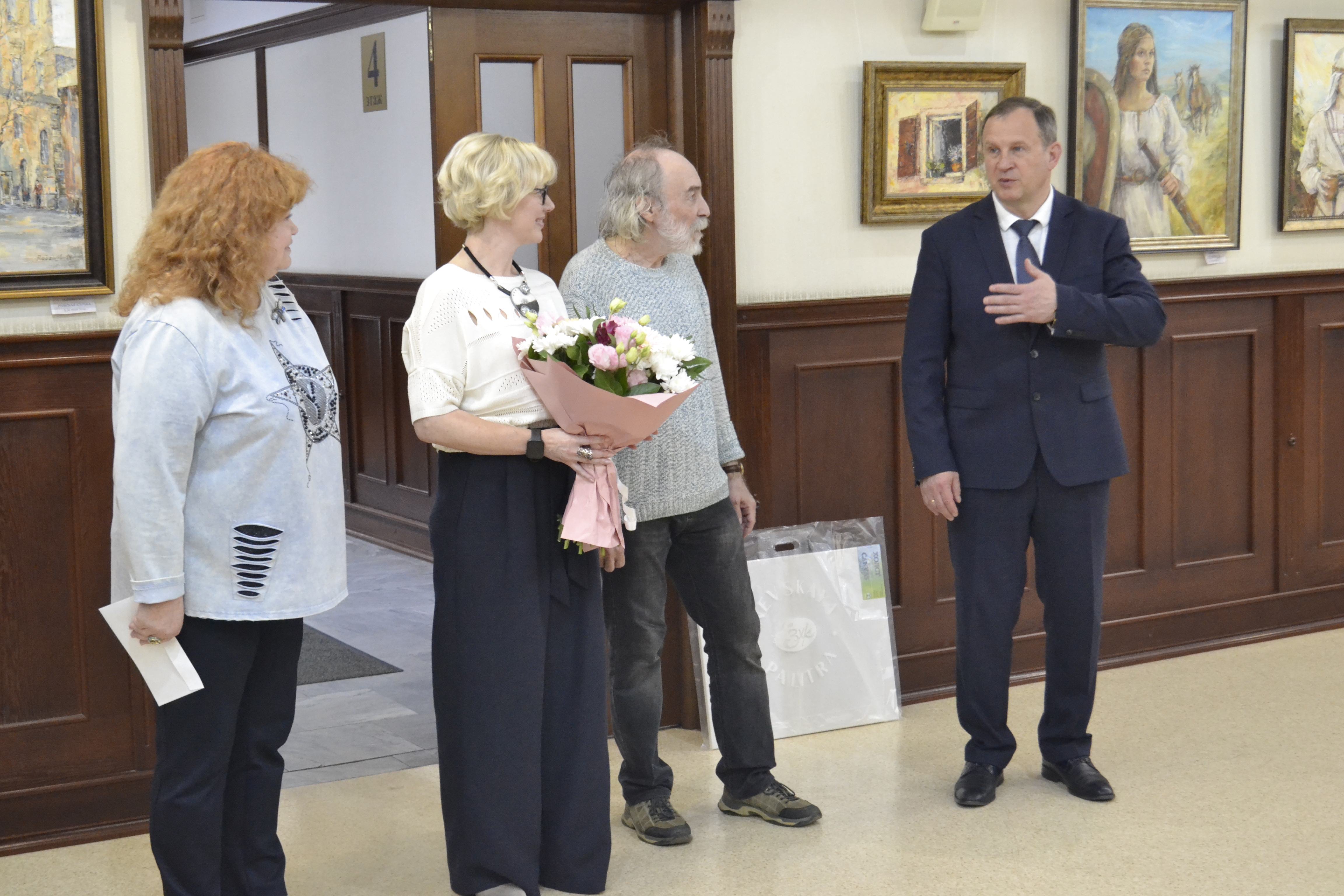 В мэрии презентовали выставку Марии Радзивил.