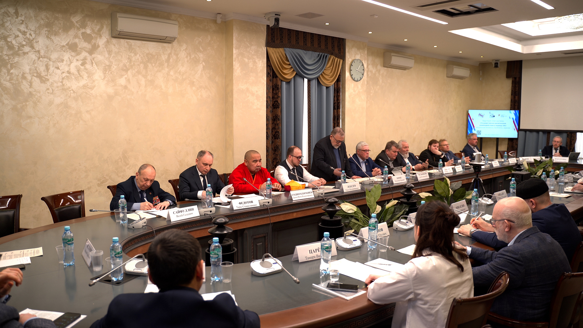 В Общественной палате РФ прошел круглый стол на тему государственно-религиозных отношений.