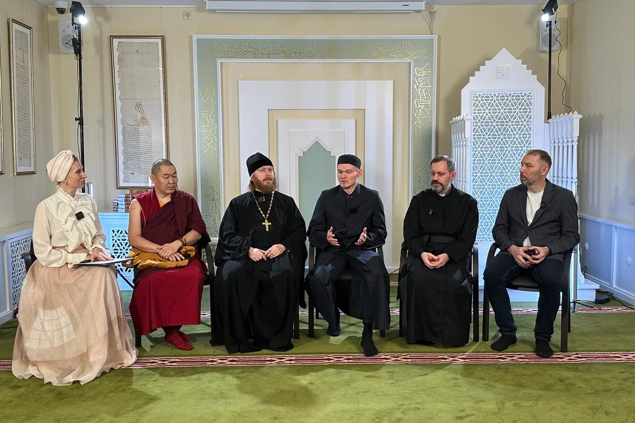 В Москве состоялась межрелигиозная встреча «Семья и духовные ценности в диалоге религий и культур».
