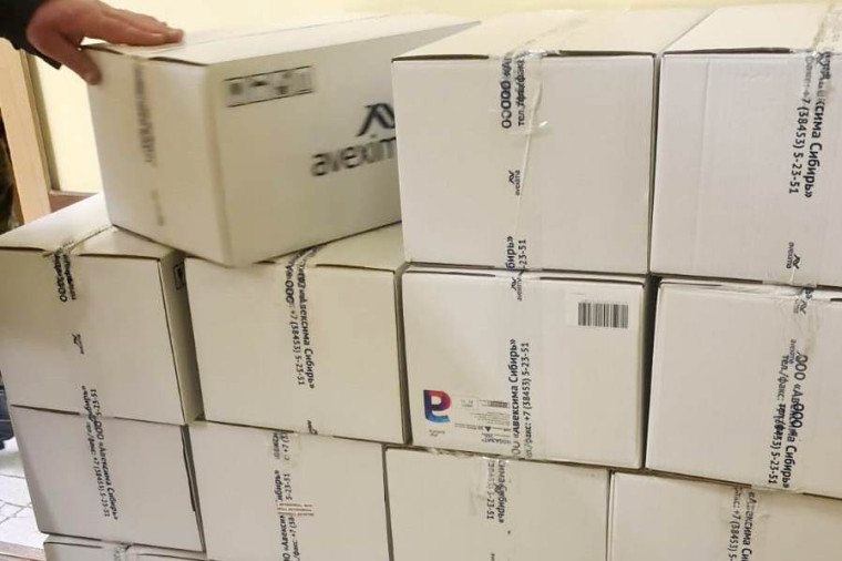 Бойцам 98 дивизии передано 2000 упаковок лекарственных противовирусных препаратов.