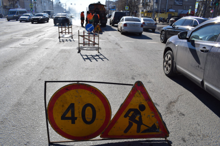 Ямочный ремонт дорог днем 4 апреля запланирован на улицах Ермака, Смольная, Дзержинского, Дюковская и Академика Мальцева.
