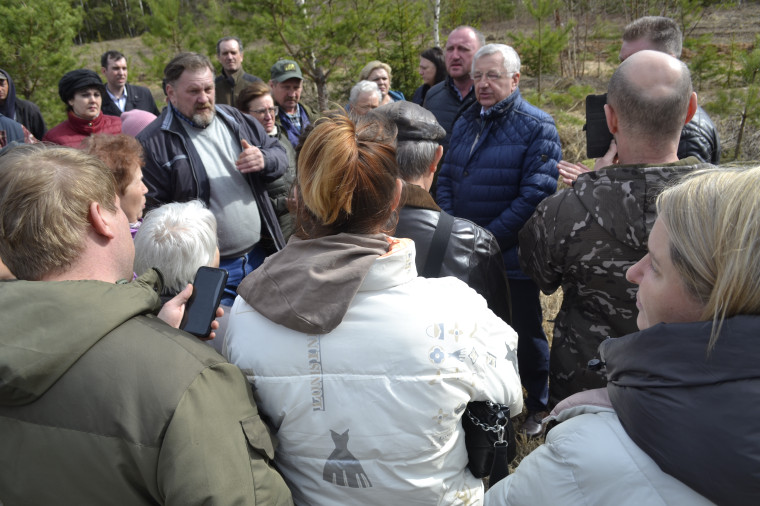 С собственниками СНТ обсудили строительство нового кладбища около села Бибирево.
