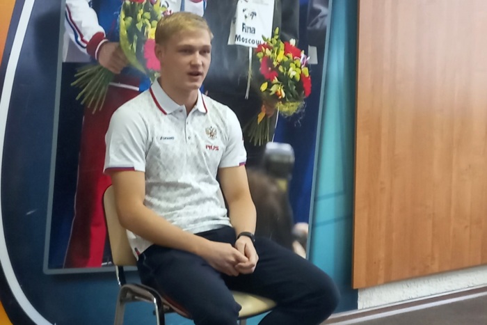 В спортшколе №10 прошла встреча с рекордсменом мира Кириллом Литвиновым.