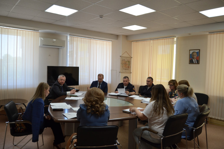 В Иванове прошло совещание по вопросу ответственности за сброс различных видов отходов.