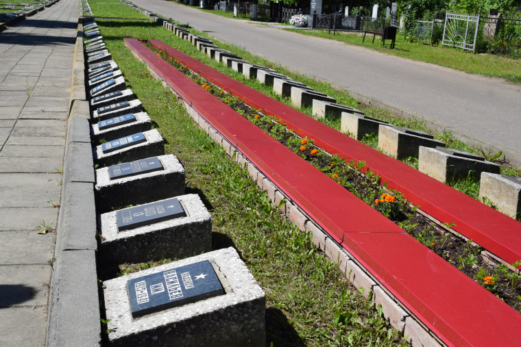 На кладбище в Балино перенесли мемориальные таблички воинов ближе к мемориалу Победы.