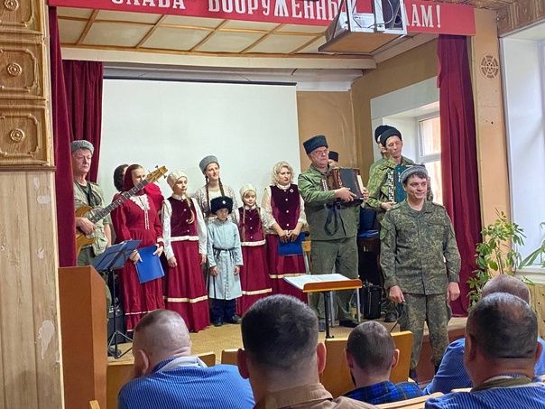 Артисты Окружного казачьего хора выступили с концертом в ивановском гарнизонном военном госпитале.