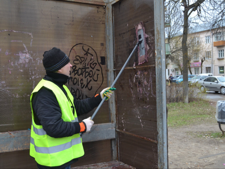 В Иванове с понедельника приступили к помывке павильонов остановок общественного транспорта.