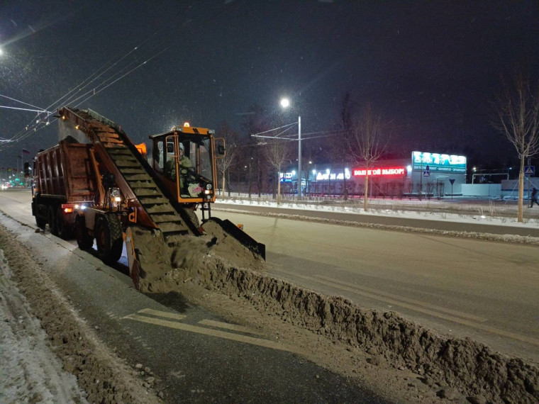 В Иванове приступили к вывозу снега с улиц города.
