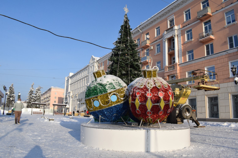 В Иванове приступили к украшению города к зимним праздникам.