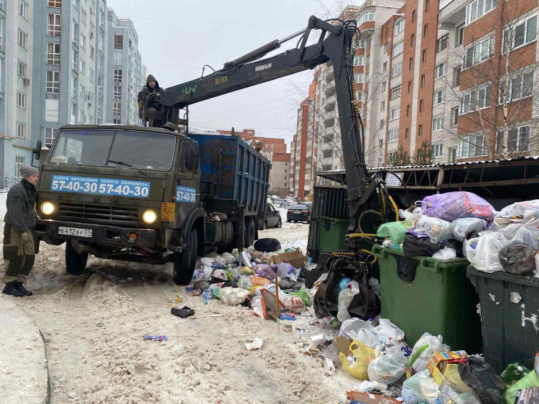 Переполненную контейнерную площадку в Авдотьино очистили.