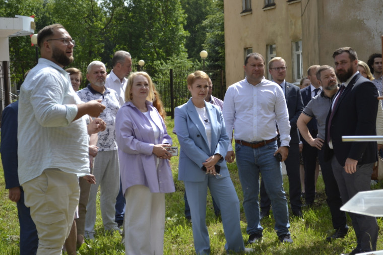 Депутаты Ивгордумы посетили образовательный центр «Омега-парк».