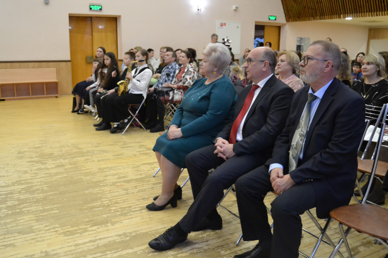 В областном центре вручили награды юным дарованиям и их педагогам.