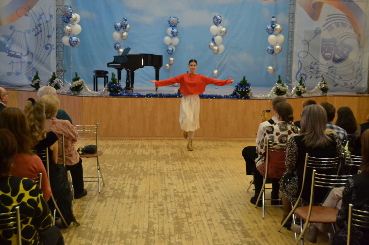 В областном центре вручили награды юным дарованиям и их педагогам.