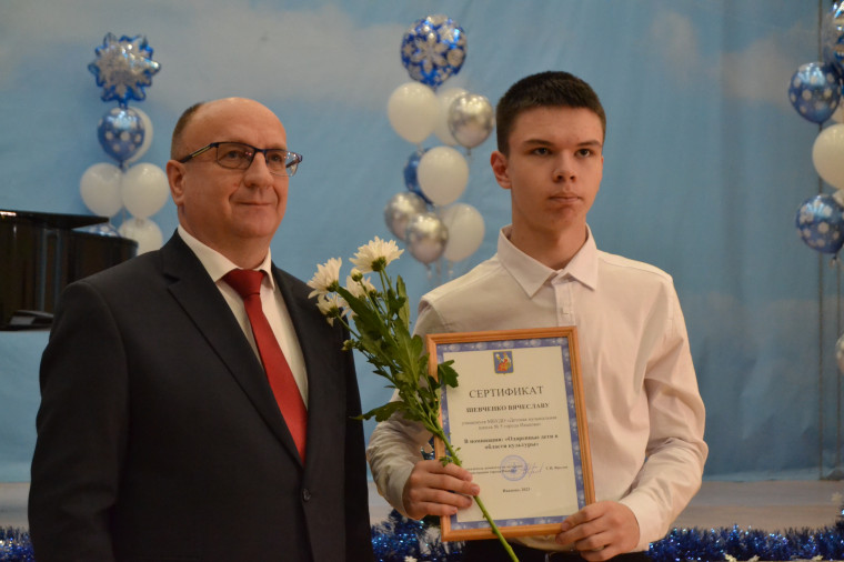 В областном центре вручили награды юным дарованиям и их педагогам.