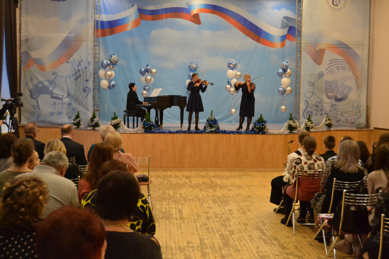 В областном центре вручили награды юным дарованиям и их педагогам.