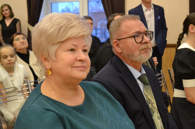 В областном центре вручили награды юным дарованиям и их педагогам.