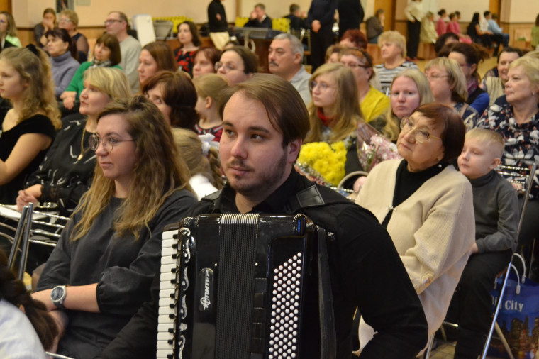 В областном центре вручили награды юным дарованиям и их педагогам.