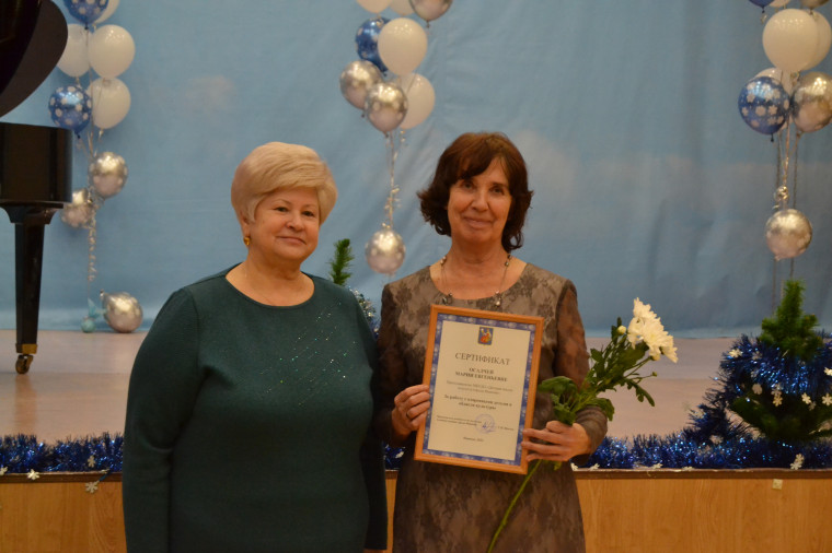 В областном центре вручили награды юным дарованиям и их педагогам.