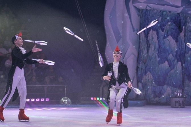 Цирковые артисты поздравили ивановских ребят с наступающим Новым годом.
