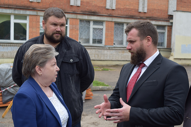 В двух школах города меняют кровлю.