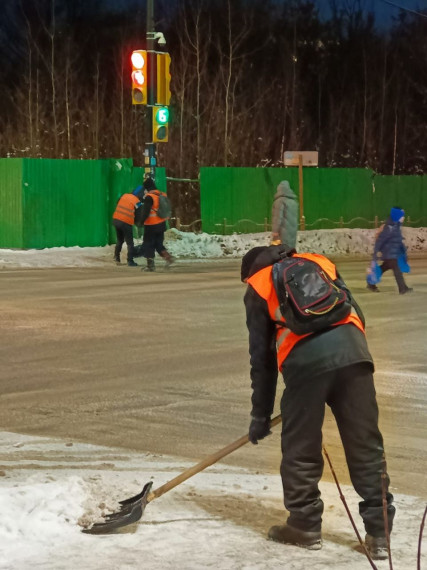 В ночь с 28 на 29 декабря в работах по уборке города от снега были задействованы 124 дорожных рабочих.