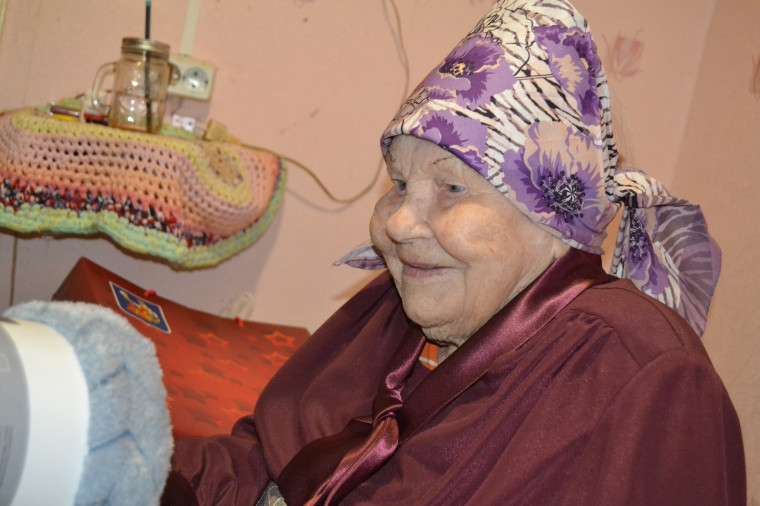 В Иванове поздравление со 100-летним юбилеем принимает Гладышева Нина Андреевна.