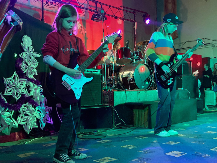 В областном центре состоялся фестиваль «Дебюты…» (Школьный рок).